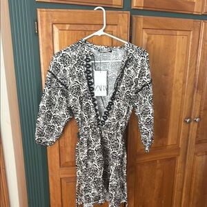 Zara Black and White Floral Robe
